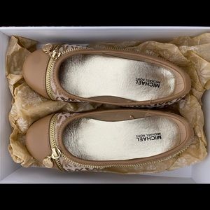 Girls size 1 Michael Kors signature flat